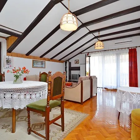 Ana Apartment *