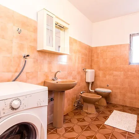 Ana * Biograd Na Moru