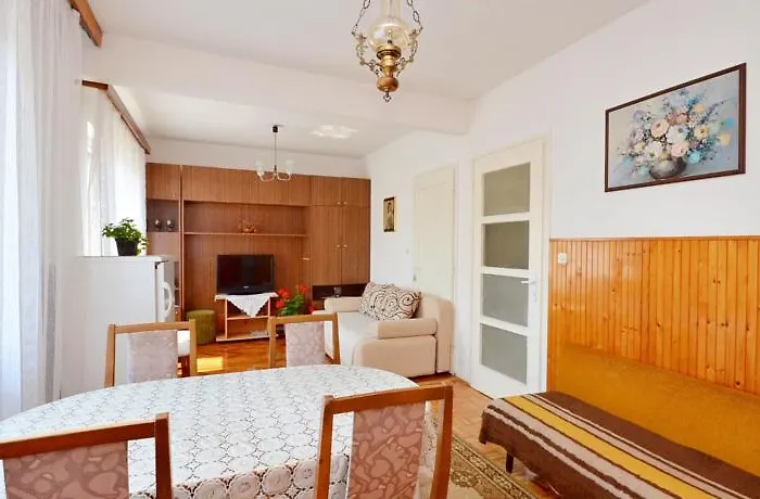 아파트먼트 아나 아파트 *