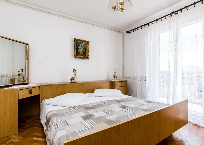 Ana ビオグラード・ナ・モル